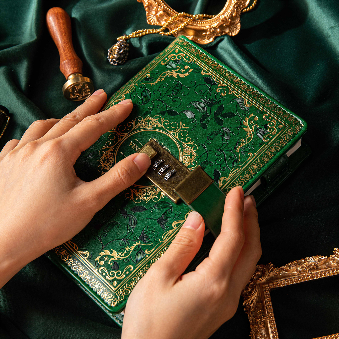 Leather 3D Vintage Flower Lock Journal - B6 - Ruled - Green